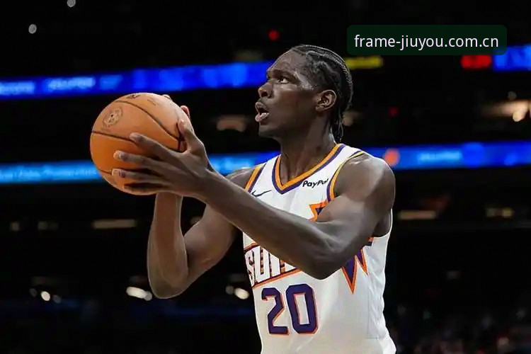 为什么一名在NBA发展联盟都没站稳的中锋，反而成了意甲新赛季的焦点？
